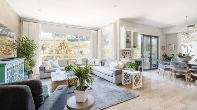 Stunning Single-Level Luxury Condo in Playa Vista