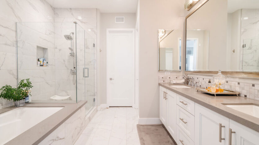Stunning Single-Level Luxury Condo in Playa Vista