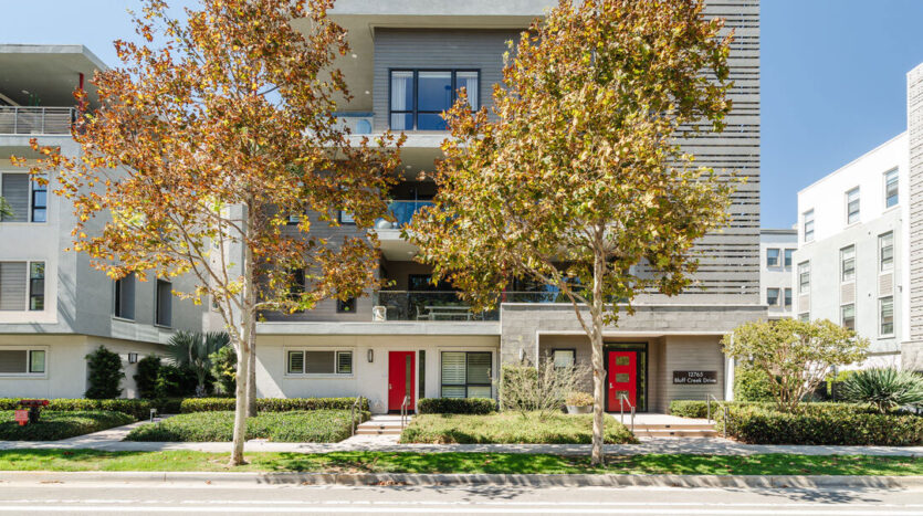 Stunning Single-Level Luxury Condo in Playa Vista